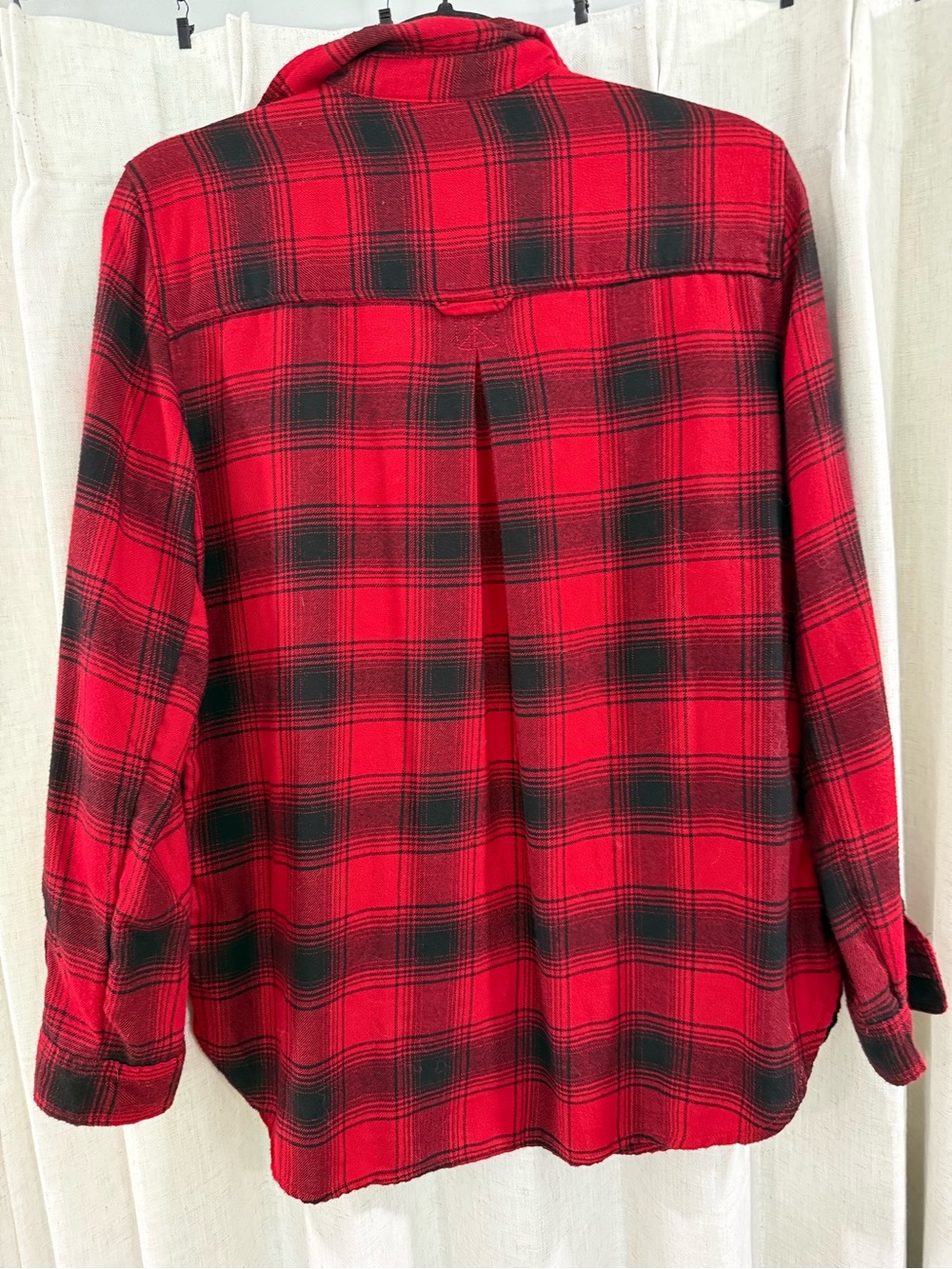 American Eagle so soft Red and Black Plaid Flannel Button-Up Shirt - Picture 4 of 4